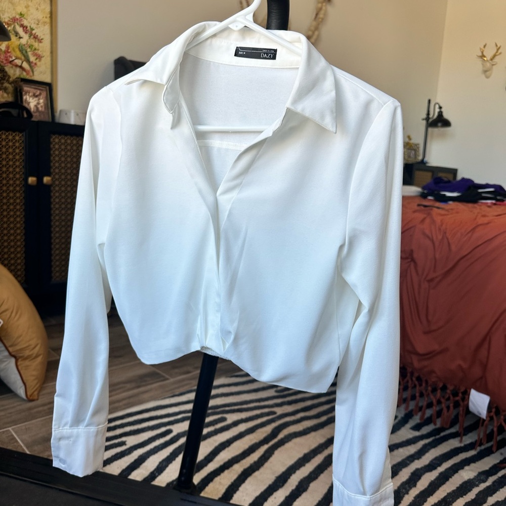 Women's White Collared cropped long sleeve Top